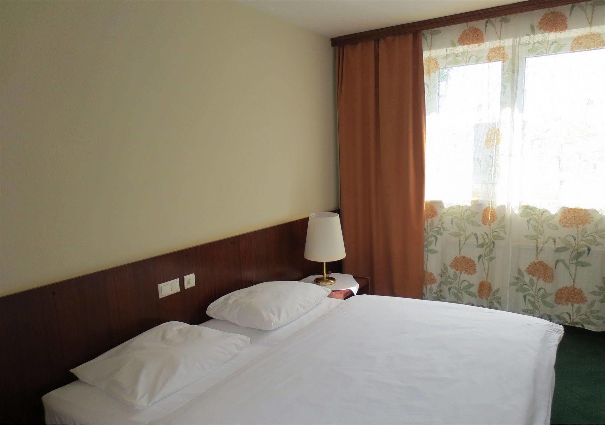Hotel Zur Post Илмиц Екстериор снимка