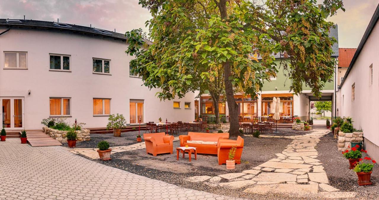 Hotel Zur Post Илмиц Екстериор снимка
